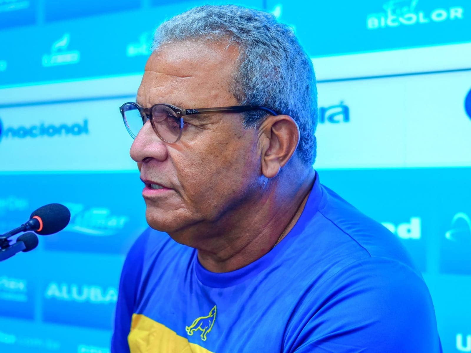 Hélio dos Anjos em coletiva do Paysandu