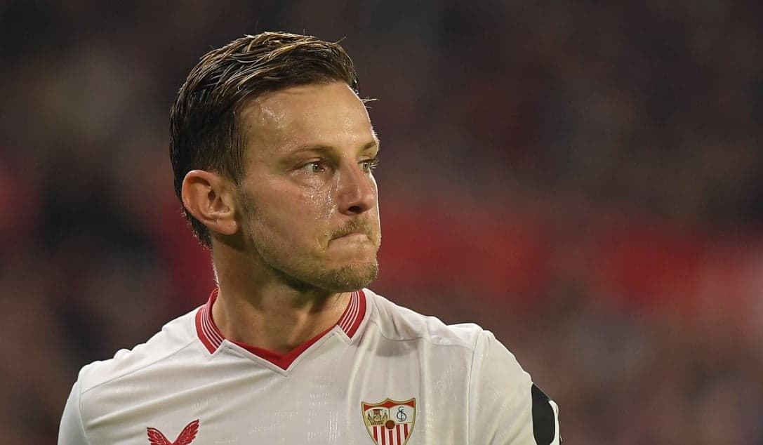 Ivan Rakitic se juntou ao Al-Shabab, que acertou recentemente com o ex-treinador do Flamengo Vítor Pereira