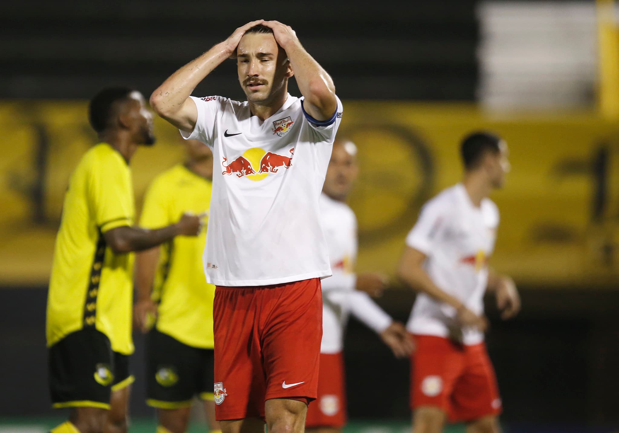 Flamengo encontra dificuldade em acerto com Bragantino por Léo Ortiz