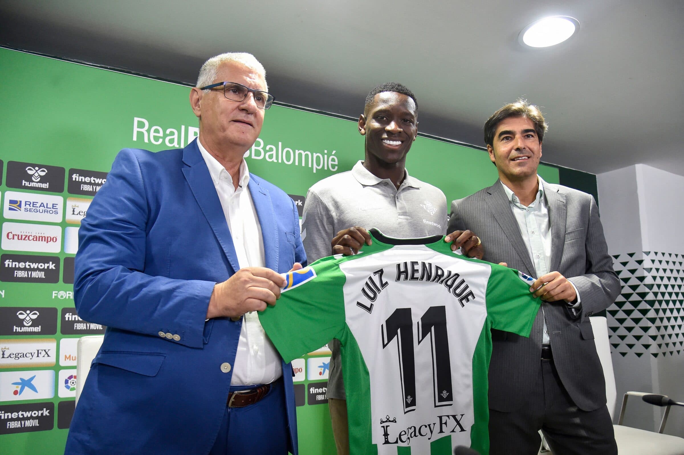 Luiz Henrique só sairá do Betis para Flamengo ou Fluminense por valor surreal