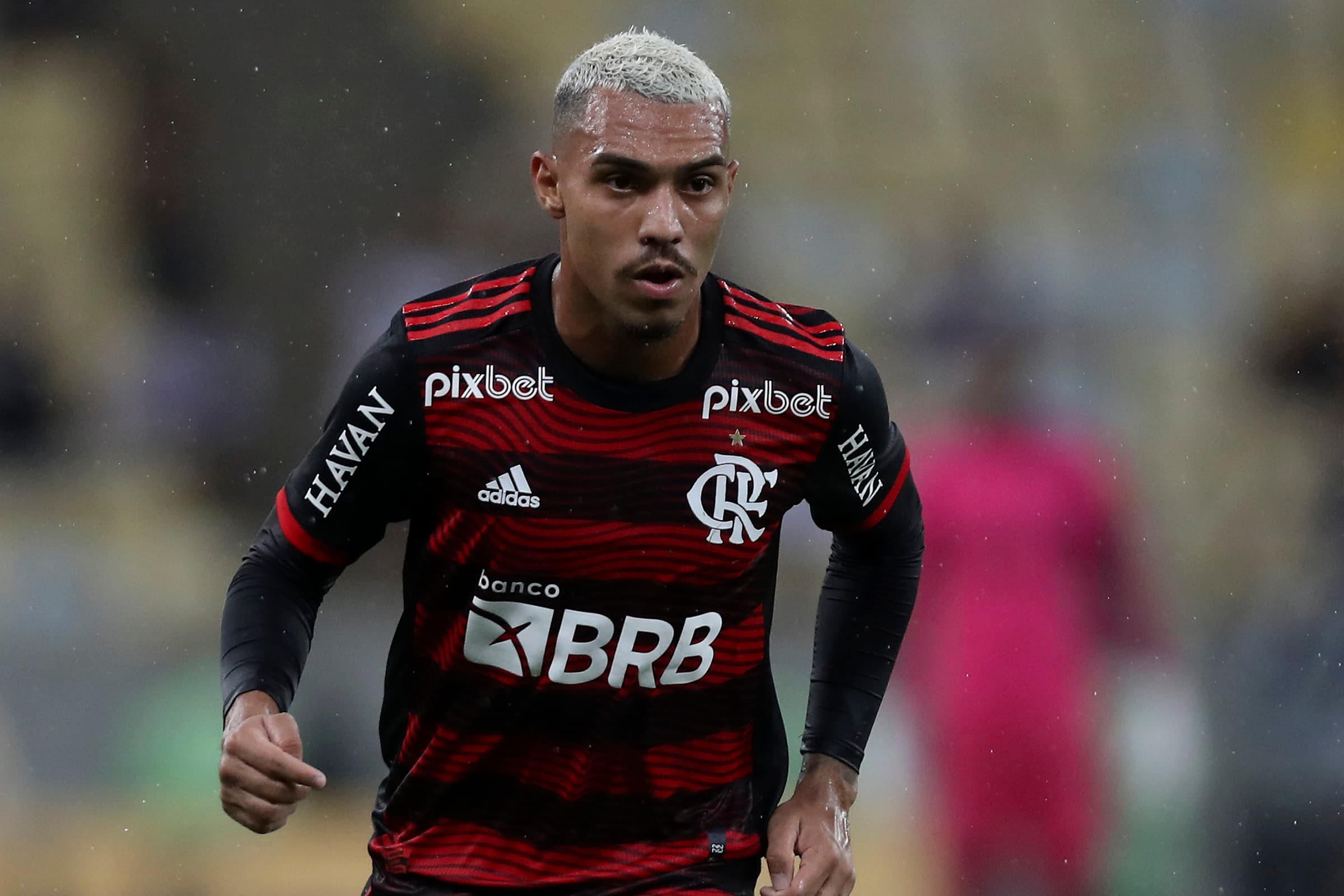 Matheuzinho, do Flamengo, esteve na Neo Química Arena para ver Corinthians x Guarani