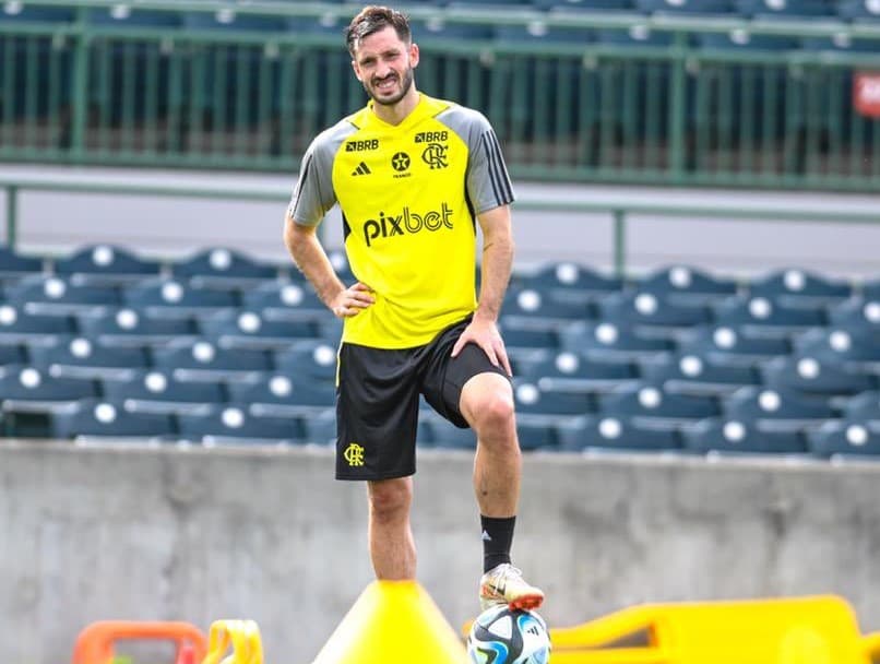 Matías Viña em treino do Flamengo nos Estados Unidos; Clube anunciou data da apresentação do lateral no Ninho do Urubu