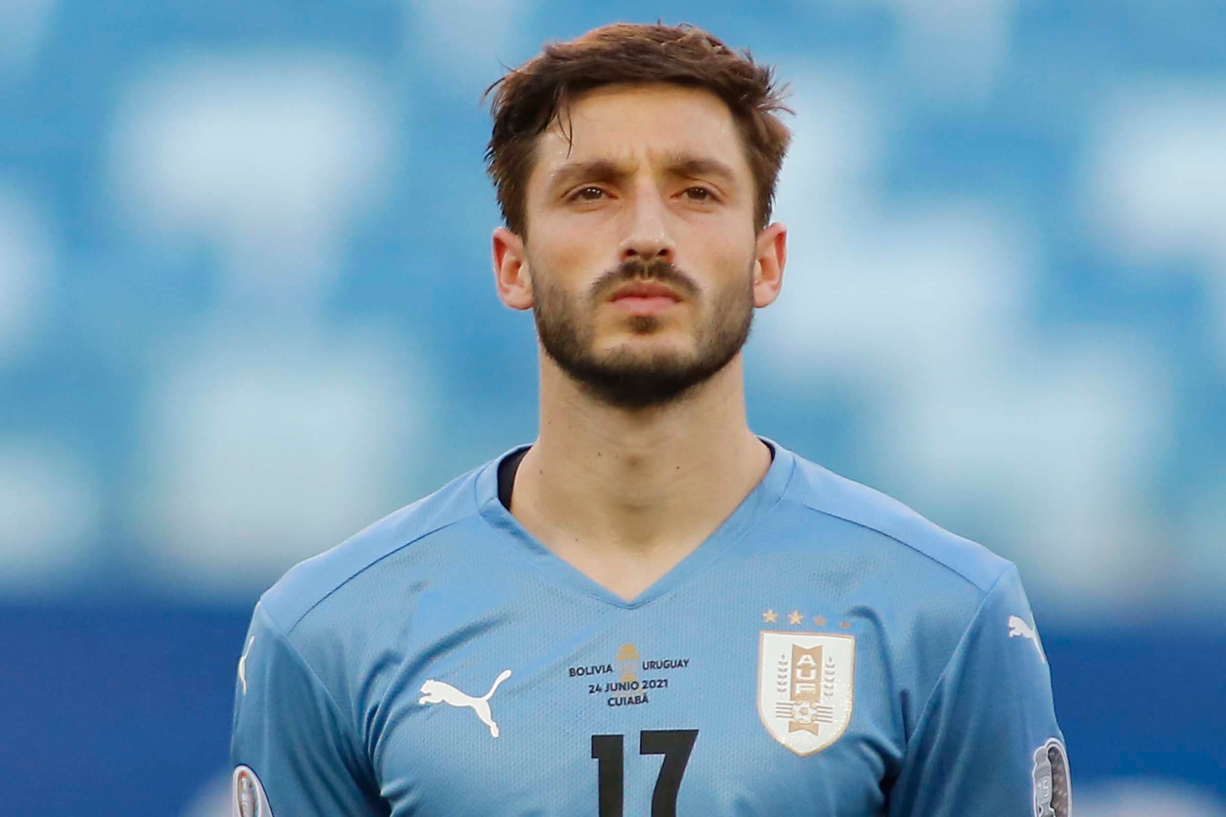 Matías Viña, que estava na Roma, desembarca nesta semana para defender o Flamengo