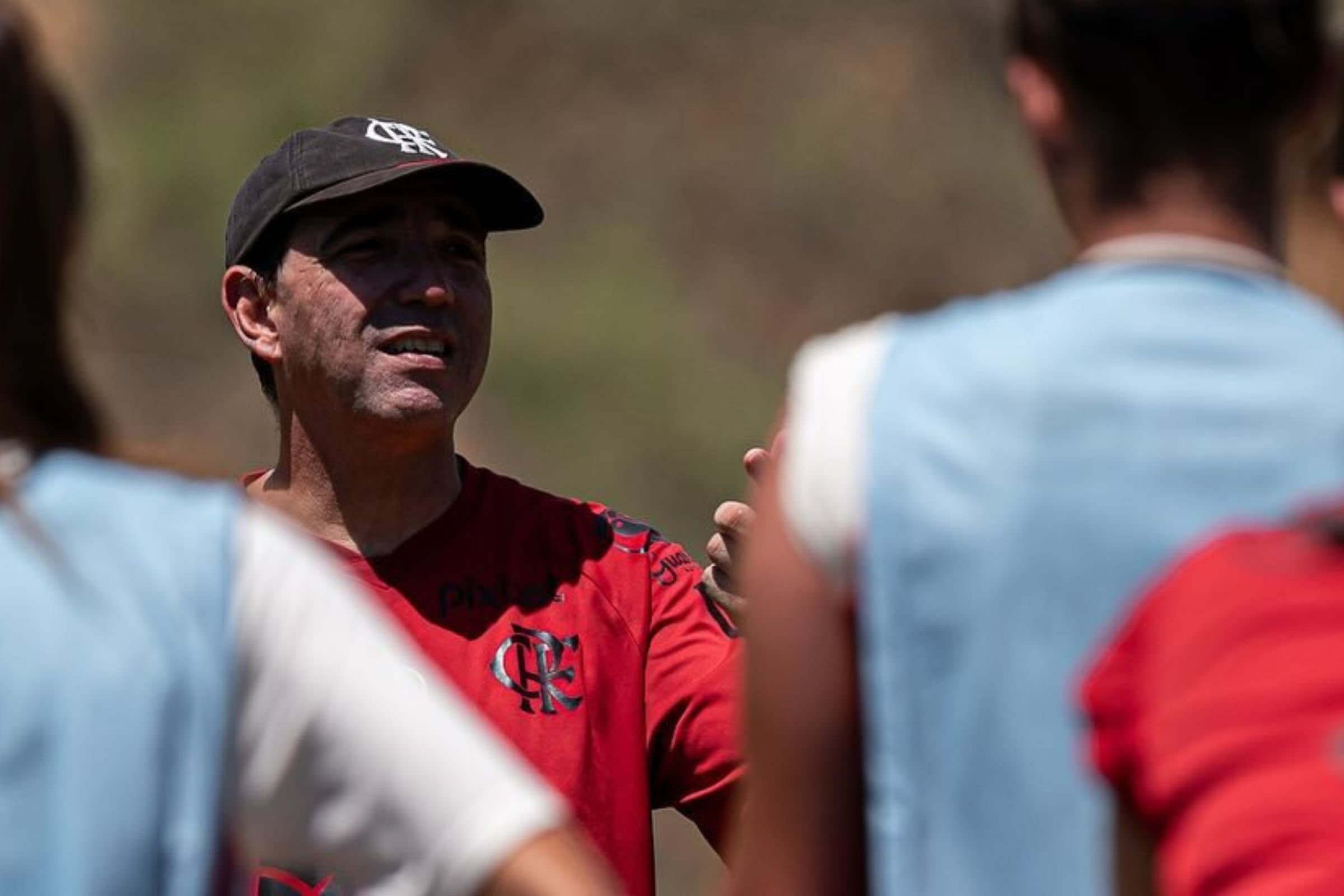 Maurício Salgado, técnico do Flamengo feminino, comenta estreia contra o Fluminense