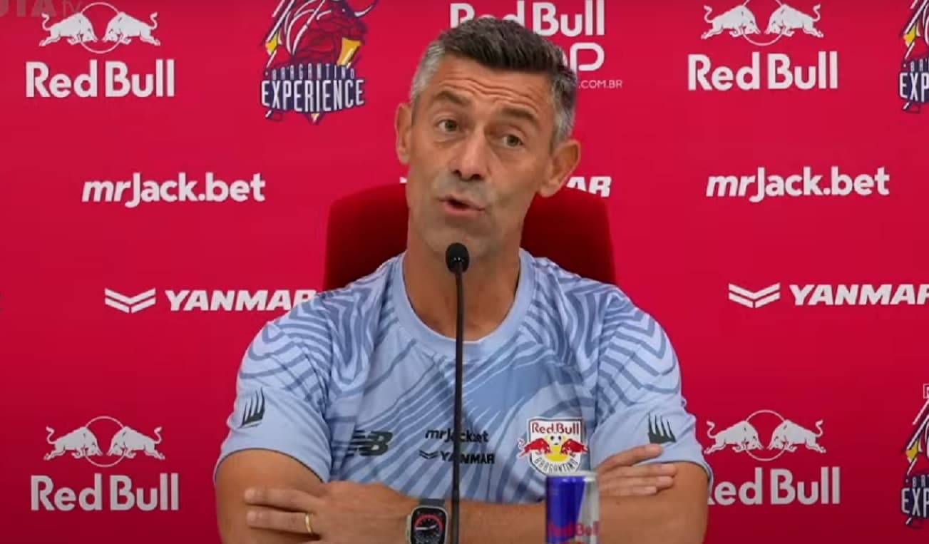 Pedro Caixinha em coletiva de imprensa após jogo do Red Bull Bragantino; português falou sobre negociação de Léo Ortiz com o Flamengo