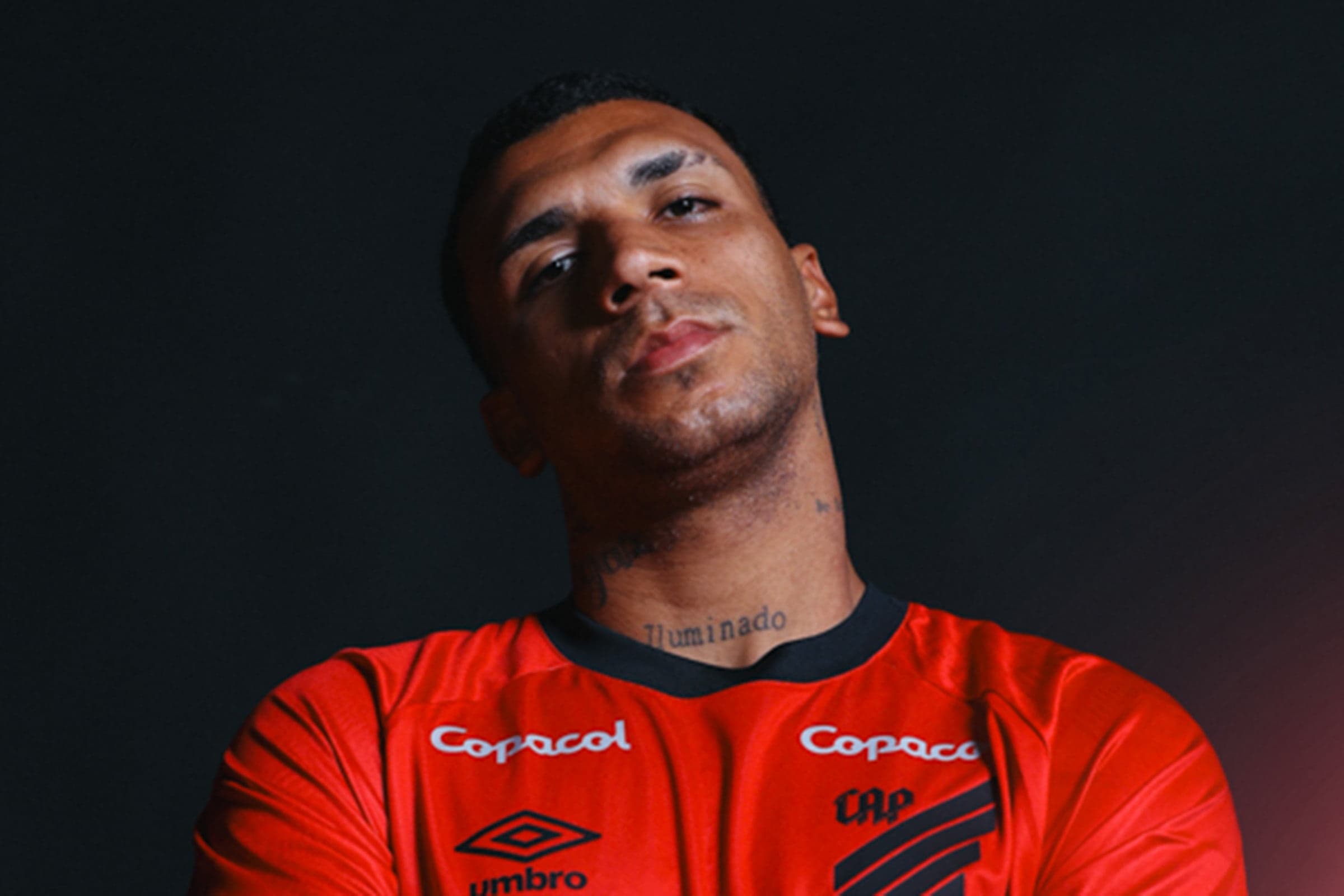 Petterson, cria do Flamengo, em apresentação no Athletico-PR; jogador está fora dos planos e pode ser devolvido ao Flamengo após atos de indisciplina