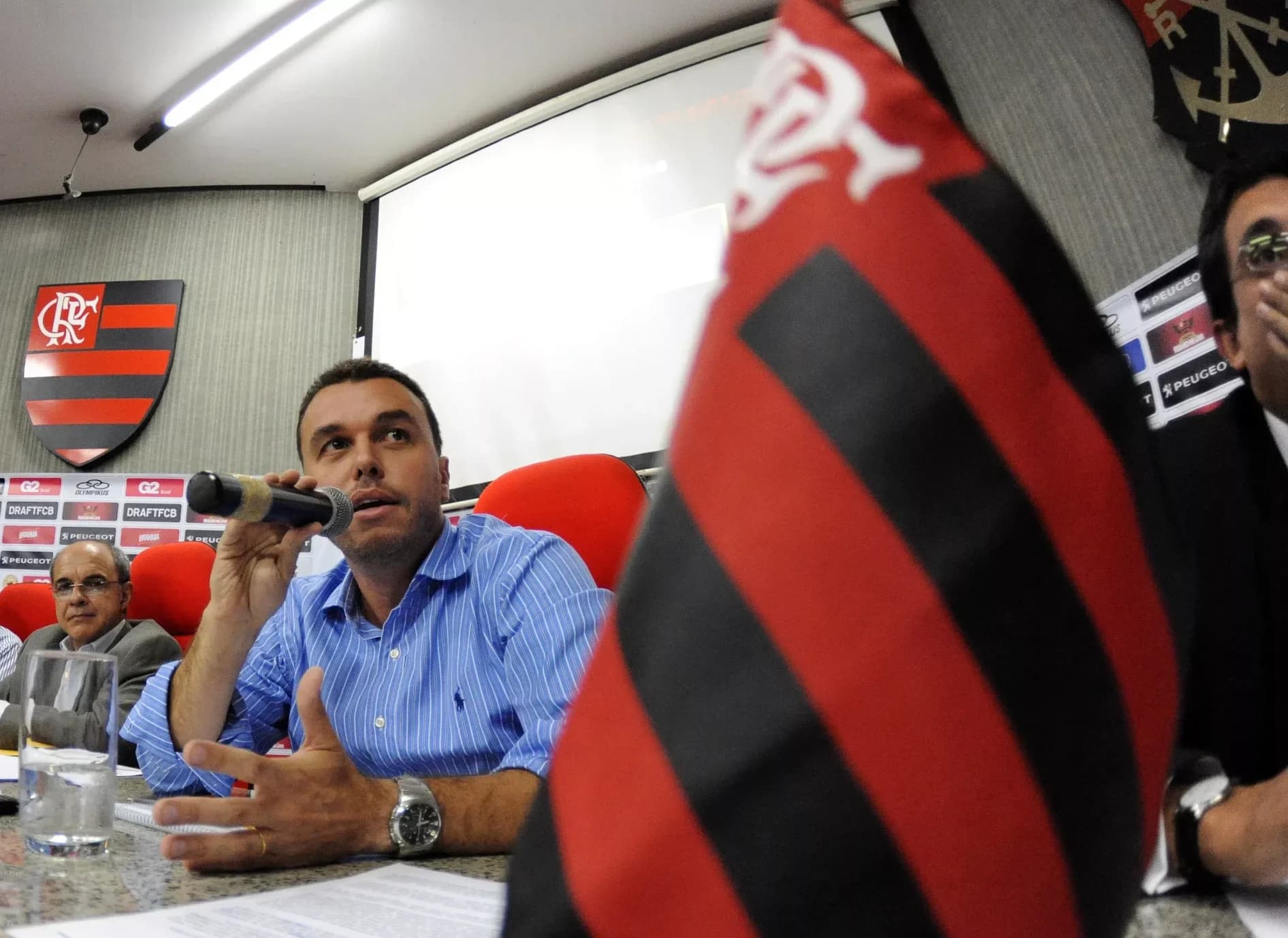 Rodrigo Tostes em reunião na Gávea; Dirigente foi citado ao lado de Wallim e Pracownik como responsáveis por saúde financeira do Flamengo