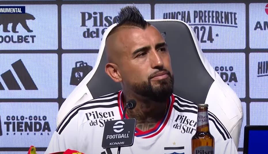 Arturo Vidal em sua coletiva de apresentação no Colo-Colo