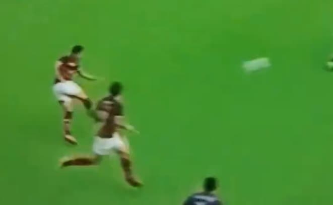 Erick Pulgar dá lançamento magistral para Everton Cebolinha em Flamengo x Orlando City