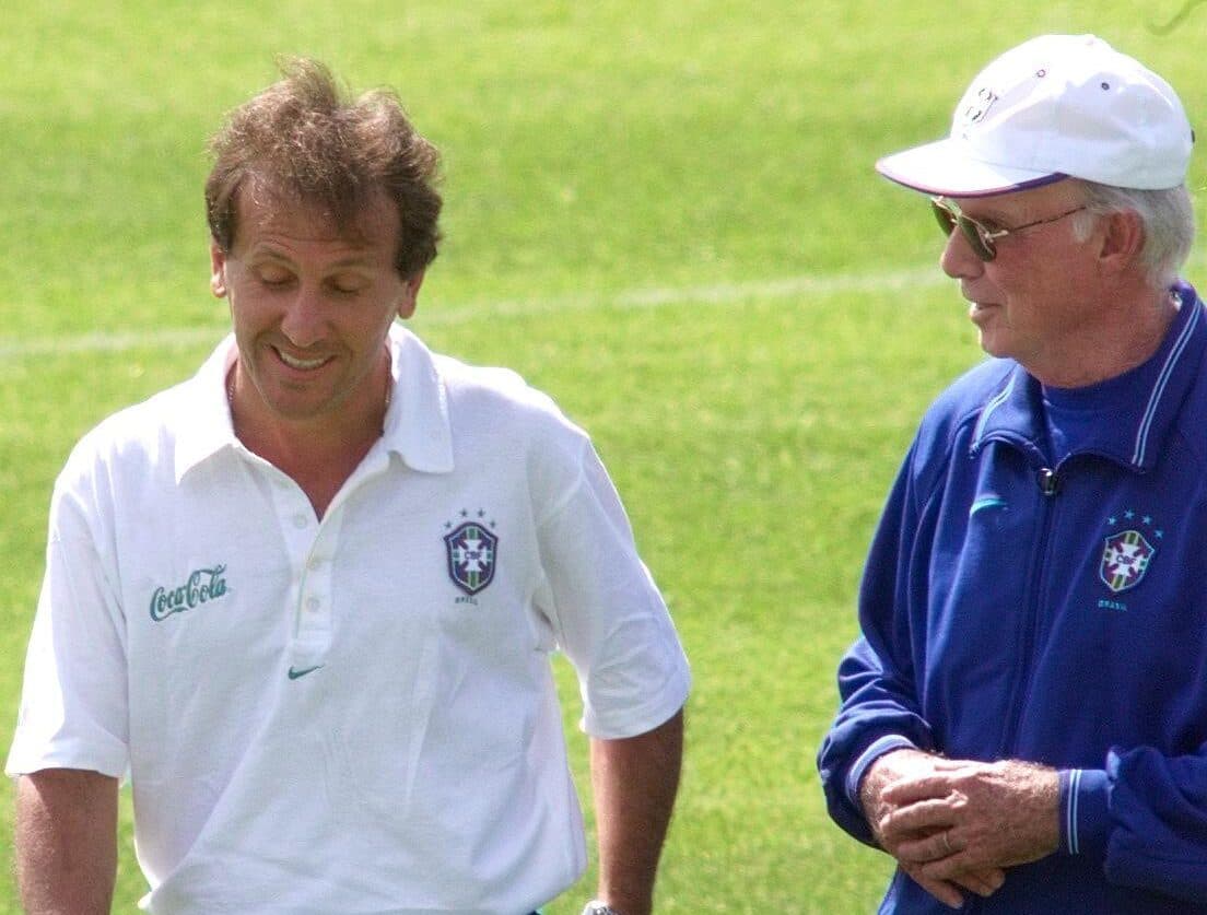 Zico ao lado de Zagallo em treinamento da Seleção Brasileira em 1998; Maior ídolo da história do Flamengo lamentou morte do Velho Lobo