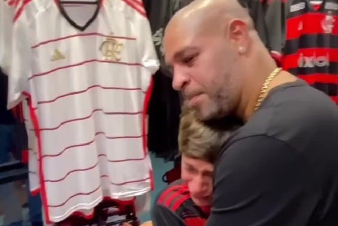 Adriano abraça pequeno torcedor do Flamengo emocionado e chora também