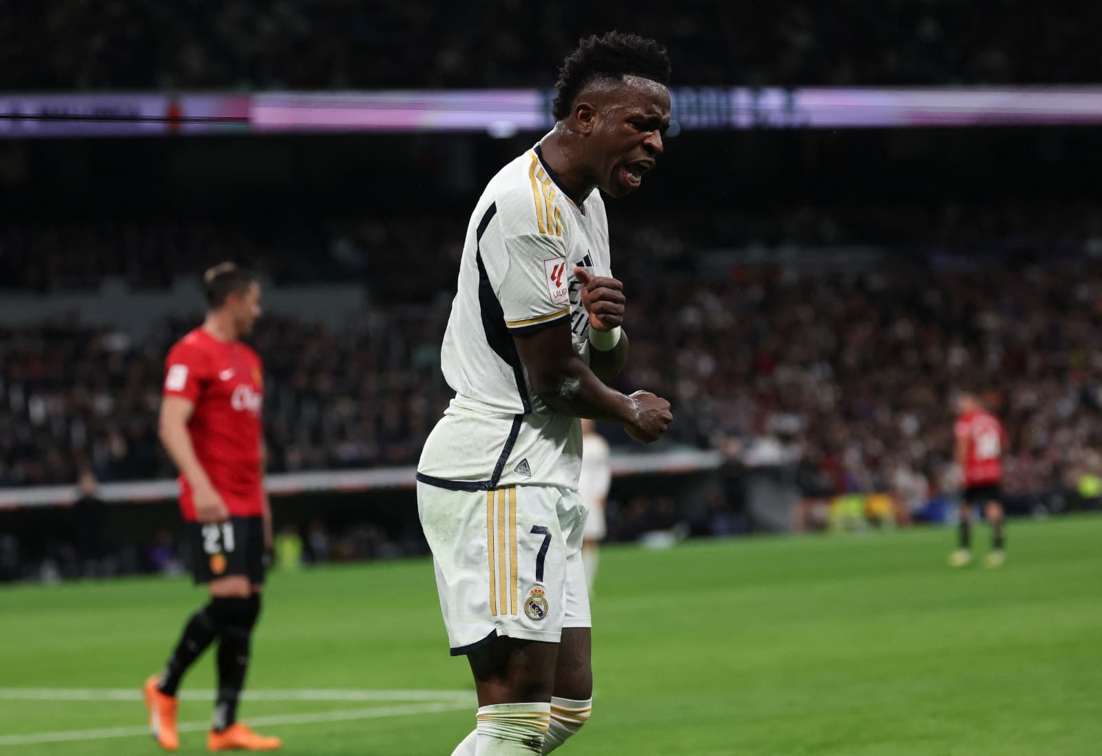 O atacante brasileiro nº 07 do Real Madrid, Vinicius Junior, reage durante a partida de futebol da liga espanhola entre Real Madrid CF e RCD Mallorca, no estádio Santiago Bernabeu, em Madrid, em 3 de janeiro de 2024.