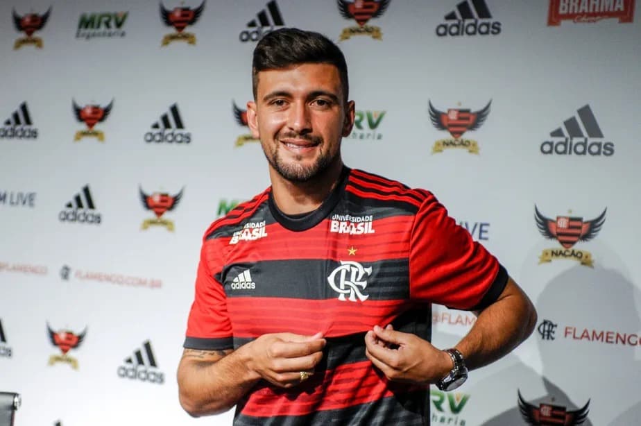 Um dos principais nomes do Flamengo desde que chegou, Arrascaeta era apresentado oficialmente há exatos 5 anos após deixar o Cruzeiro