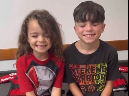 Pequena torcedora do River Plate fã de De La Cruz recebe surpresa do Flamengo e reação repleta de fofura domina a internet