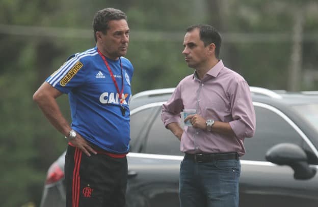 Rodrigo Caetano, ex-Flamengo e Vanderlei Luxemburgo durante treino no Ninho do Urubu em 2015.