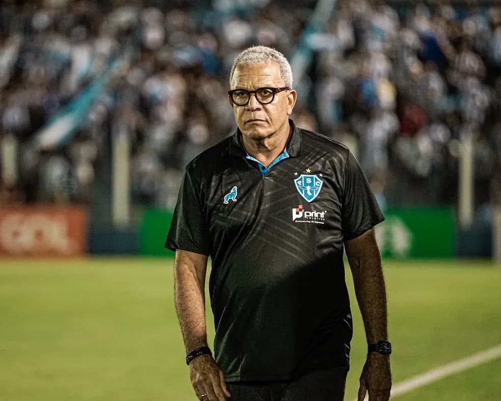 Hélio dos Anjos, treinador do Paysandu que criticou jogo do Flamengo no Pará, tem aproveitamento péssimo contra o Mengão