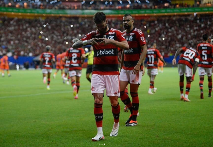 Léo Pereira, zagueiro do Flamengo, comemorando seu gol na vitória por 4 a 0 sobre o Audax, pelo Campeonato Carioca.