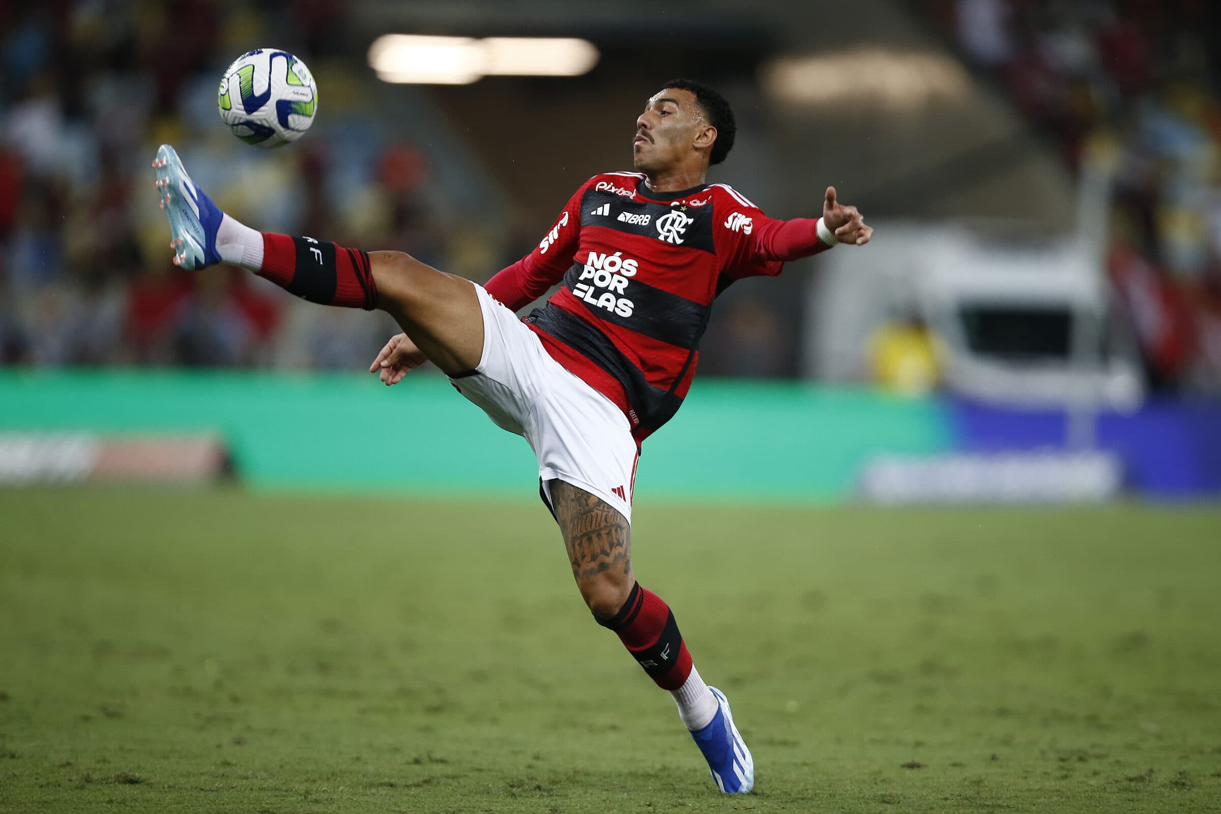 Após contratação de Matheuzinho com o Flamengo melar, Corinthians expõe exigências do Fla que colapsaram as negociações