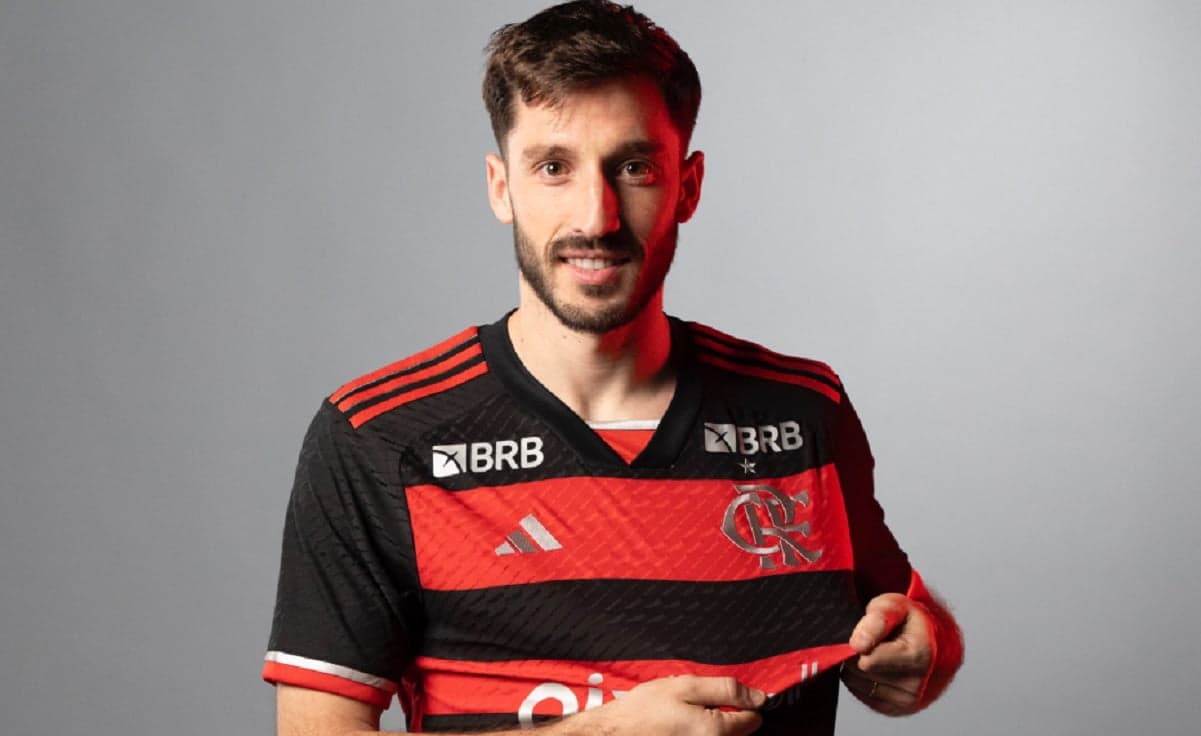 matias viña com a camisa do flamengo