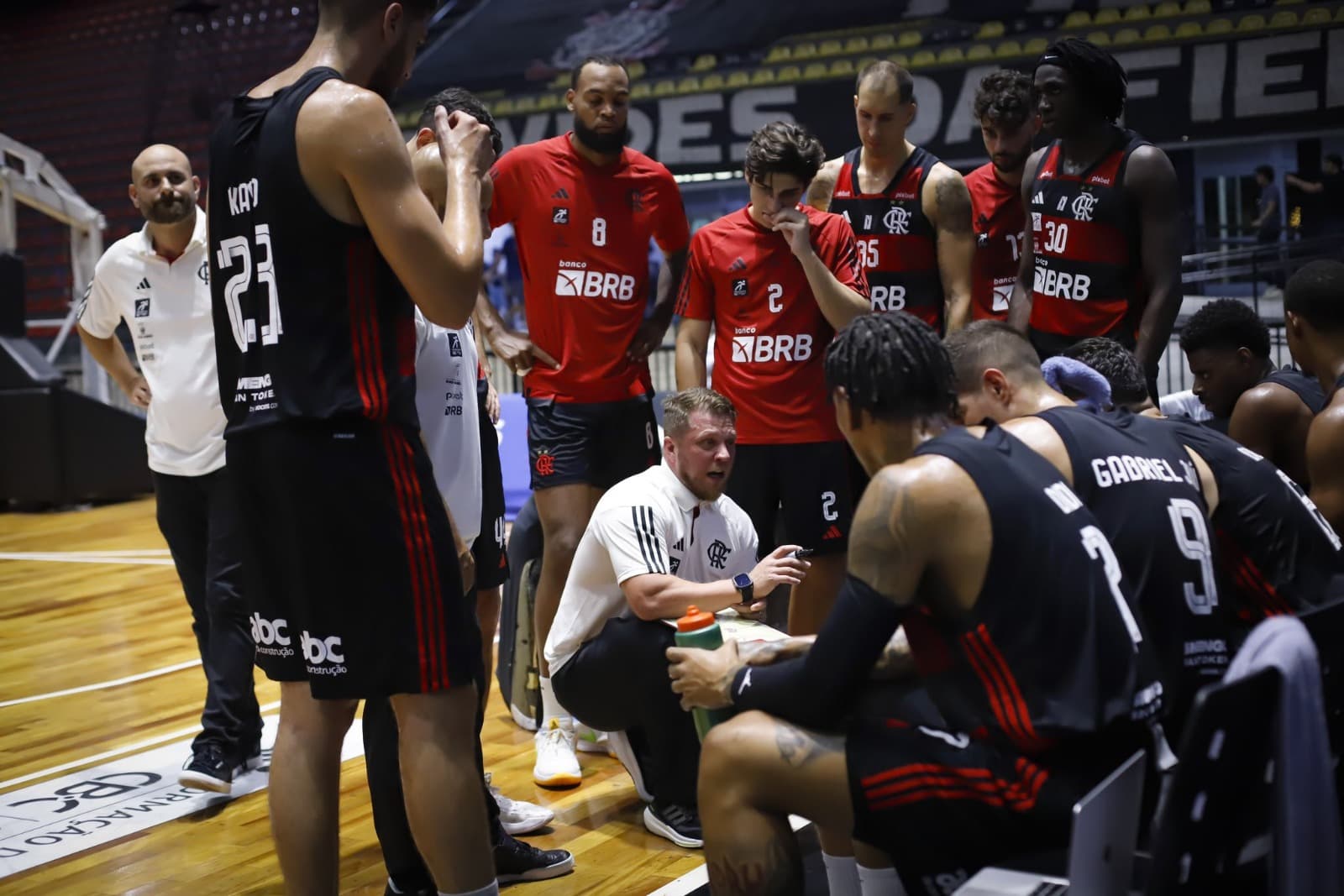 Flamengo e Caxias do Sul se enfrentam nesta quarta (3), no Rio Grande do Sul, pelo Novo Basquete Brasil (NBB); veja onde assistir