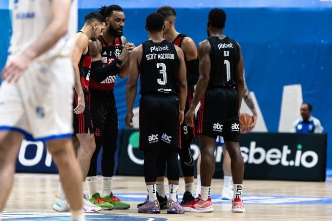 Time do Flamengo em quadra no NBB; Rubro-Negro sofreu derrota para o minas