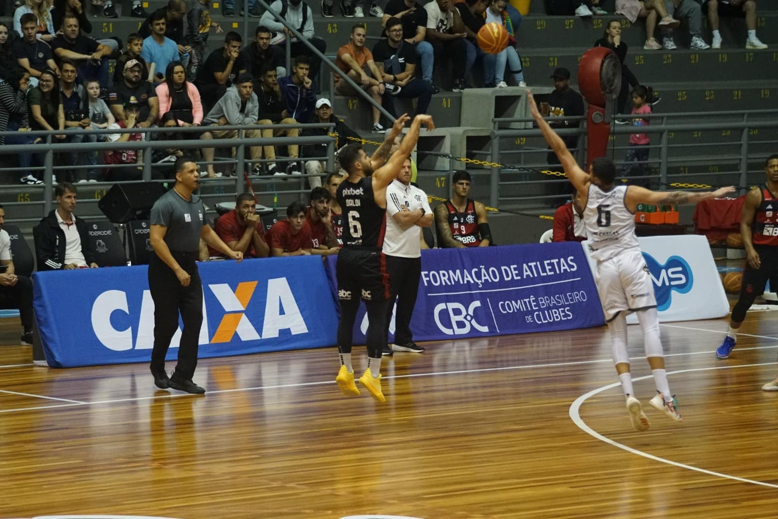 Flamengo e União Corinthians se enfrentam nesta sexta (5), no Rio Grande do Sul, pelo Novo Basquete Brasil (NBB); veja onde assistir