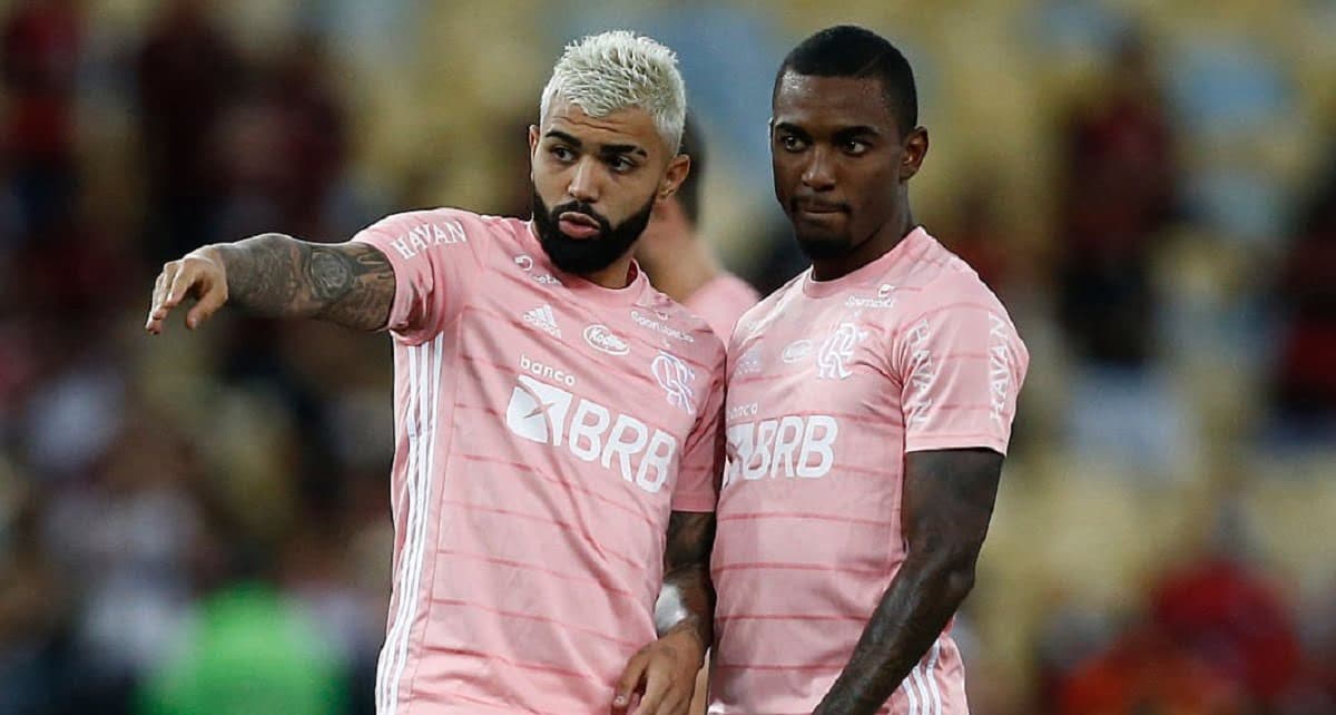ramon ao lado de gabigol no flamengo