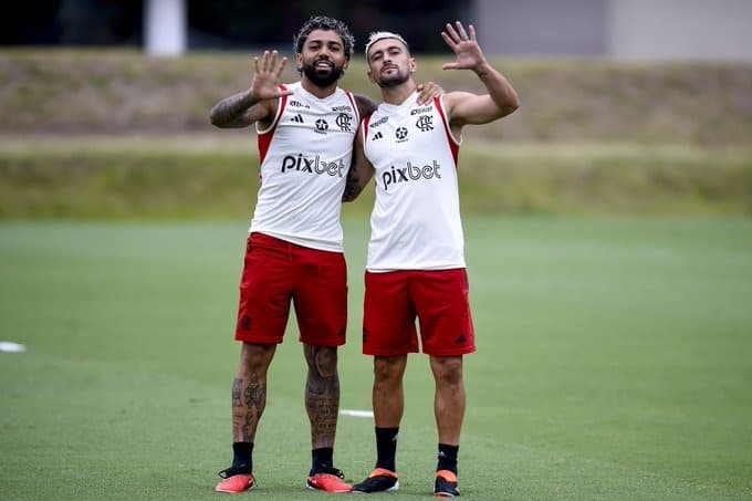 Em coletiva no Ninho do Urubu, dirigente do Flamengo falou sobre a renovação de Gabigol e se mostrou otimista