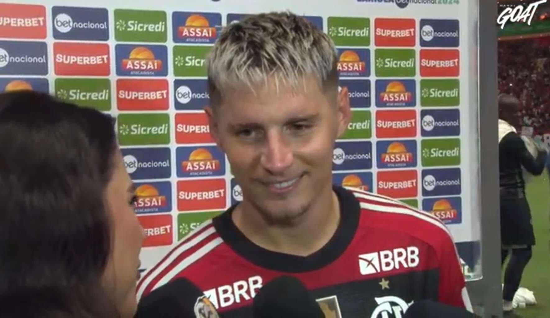 varela comemora primeiro gol pelo flamengo