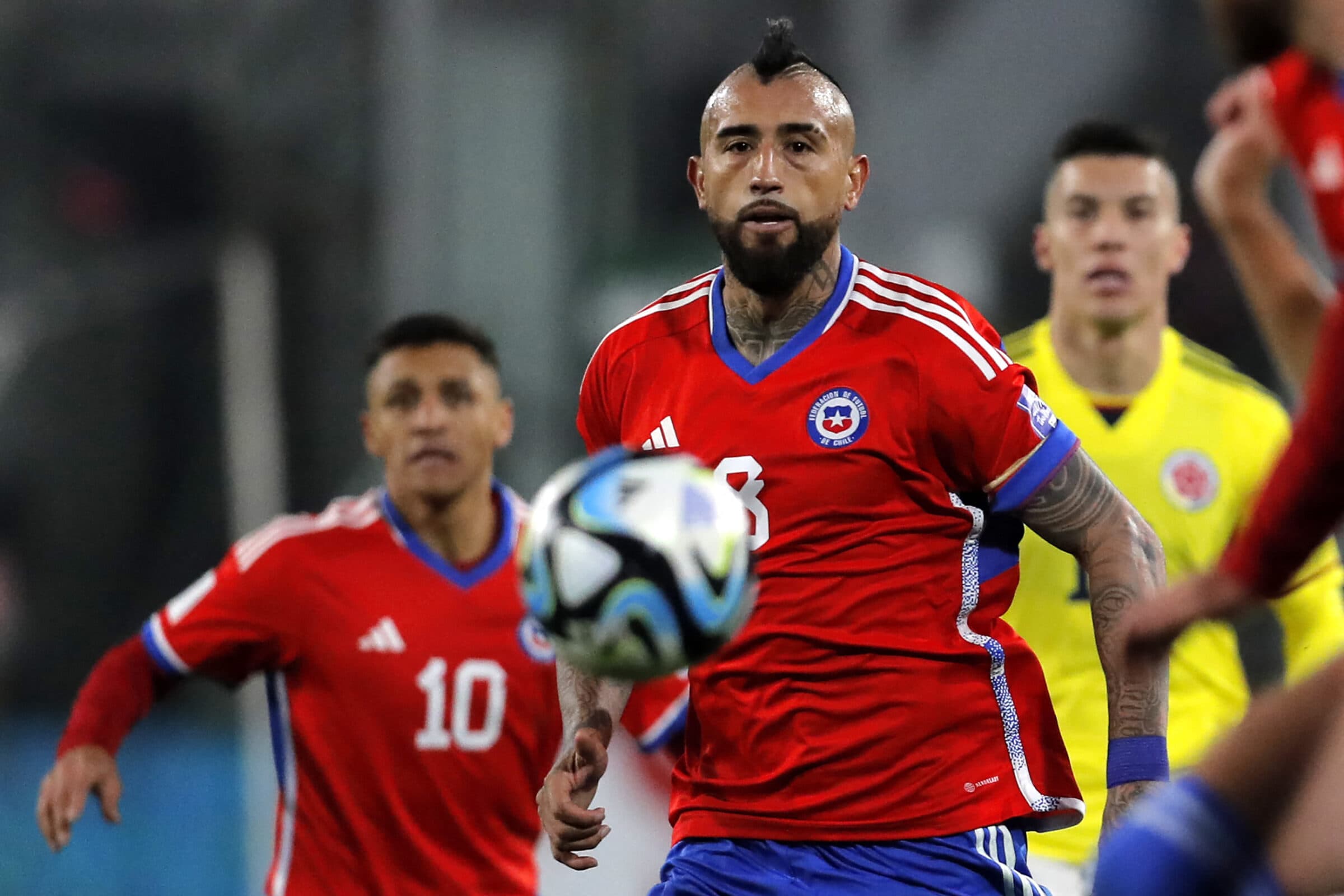 Ex-Flamengo, Arturo Vidal não renovou com o Athletico-PR em dezembro e vive momento crucial no futuro de sua carreira e retorno ao Chile