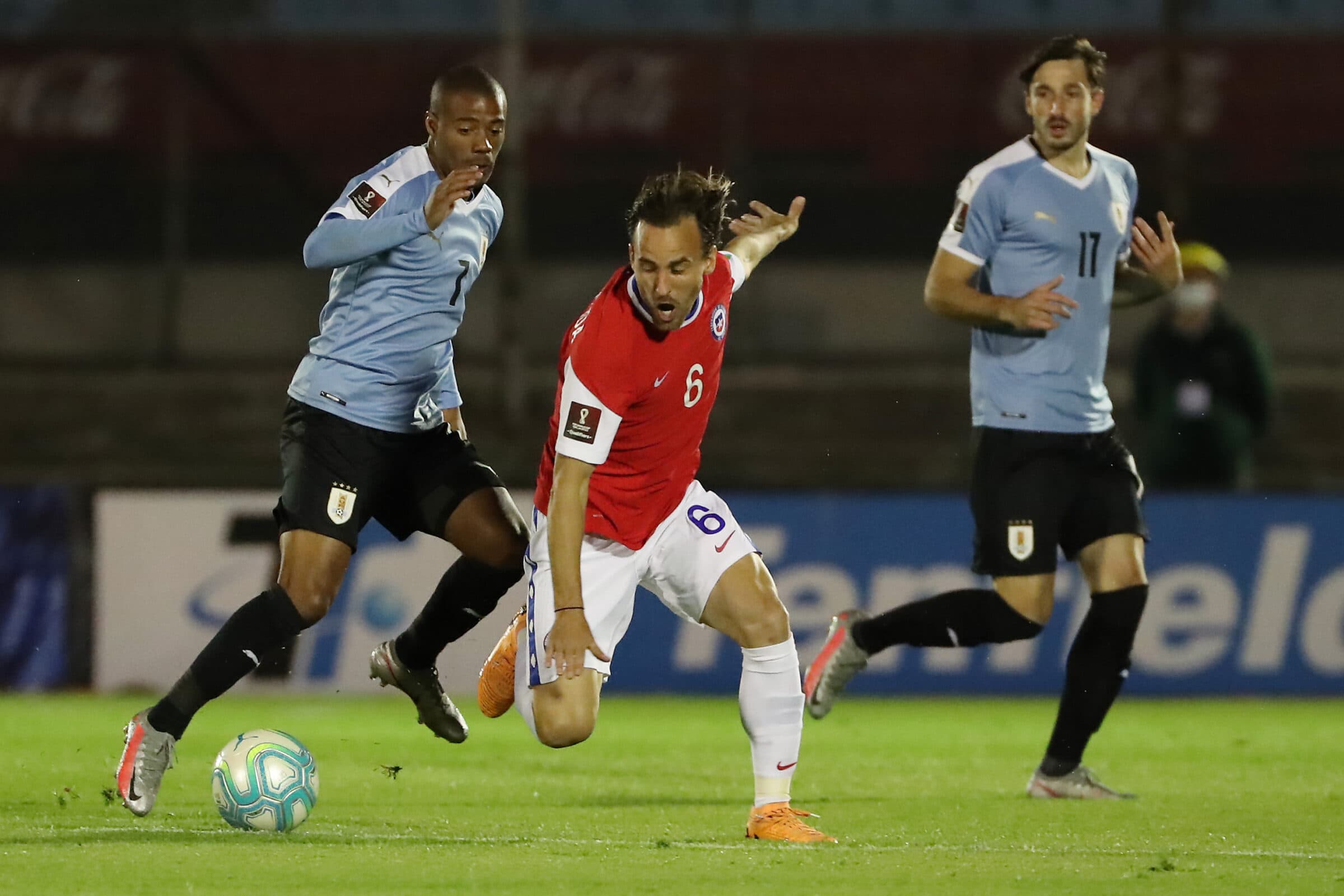 Forma de pagamento de Viña não será a mesma usada para comprar De La Cruz, aliviando o Flamengo para contratar na janela; entenda