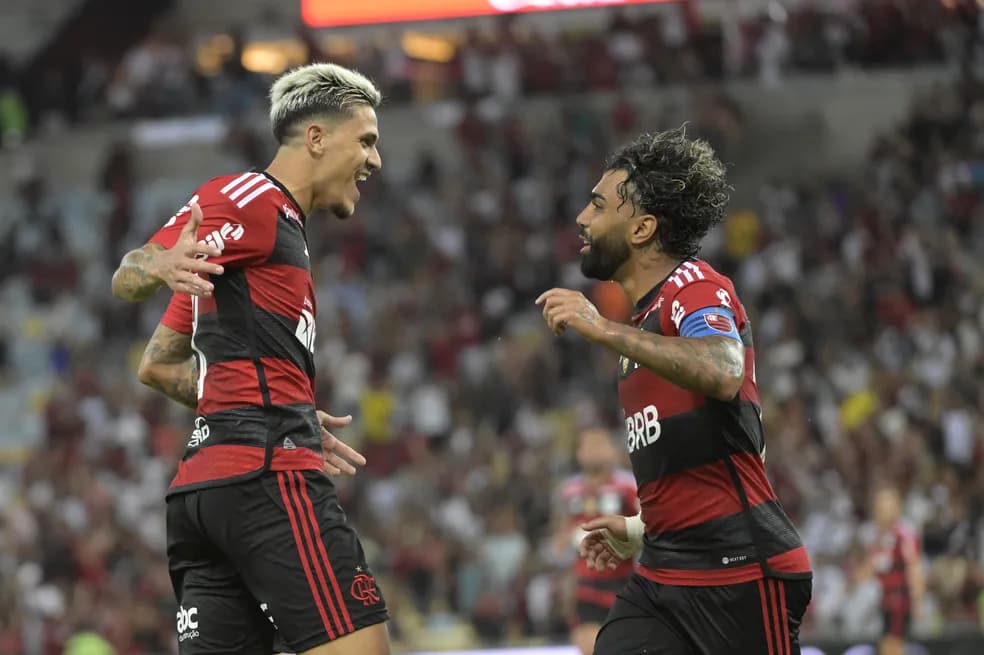 Pedro e Gabigol comemoram gol do Flamengo juntos