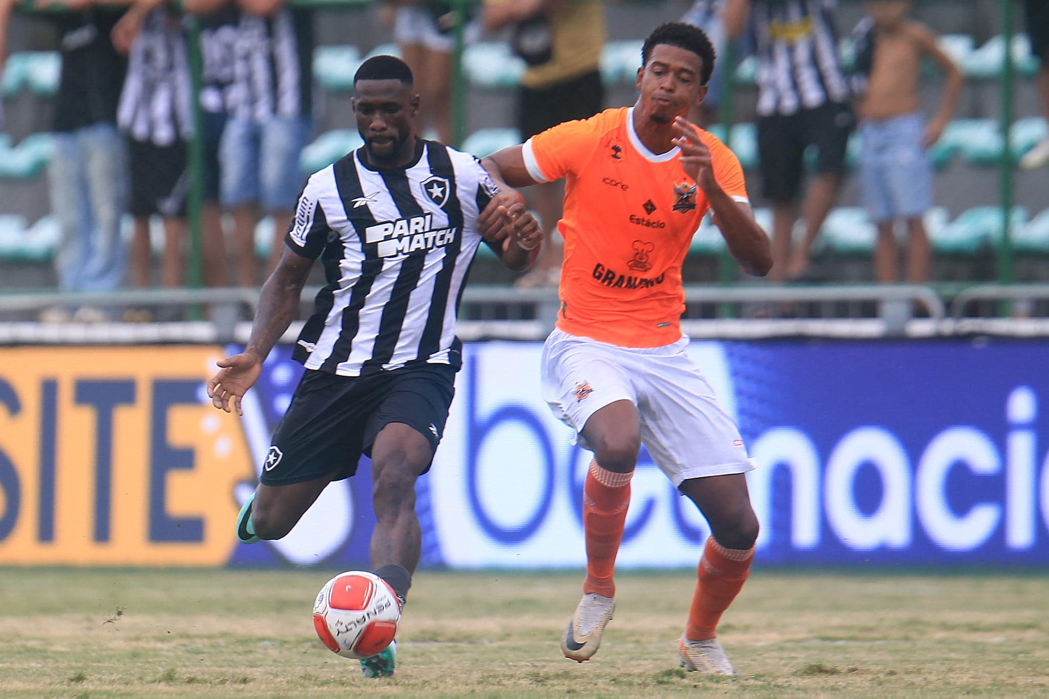 Botafogo e Nova Iguaçu empataram na abertura da sexta rodada do Carioca; Flamengo enfrenta o Vasco neste domingo