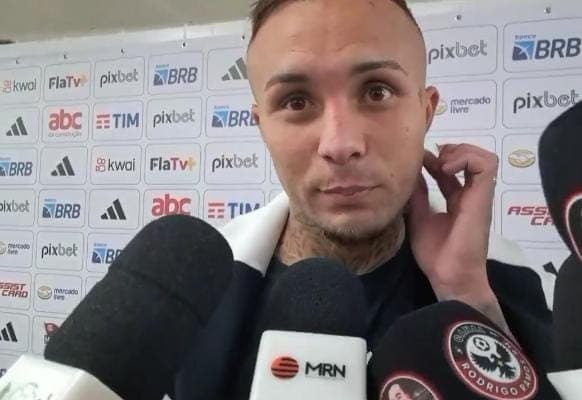 Everton Cebolinha responde pergunta do MRN