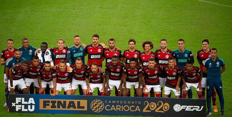 Time do Flamengo perfilado antes de jogo do Carioca 2020; atitude do time na competição com MP do Mandante fez Globo vencer processo com a FERJ
