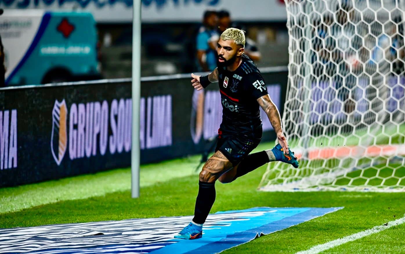 Gabigol comemora gol sobre o Sampaio Corrêa