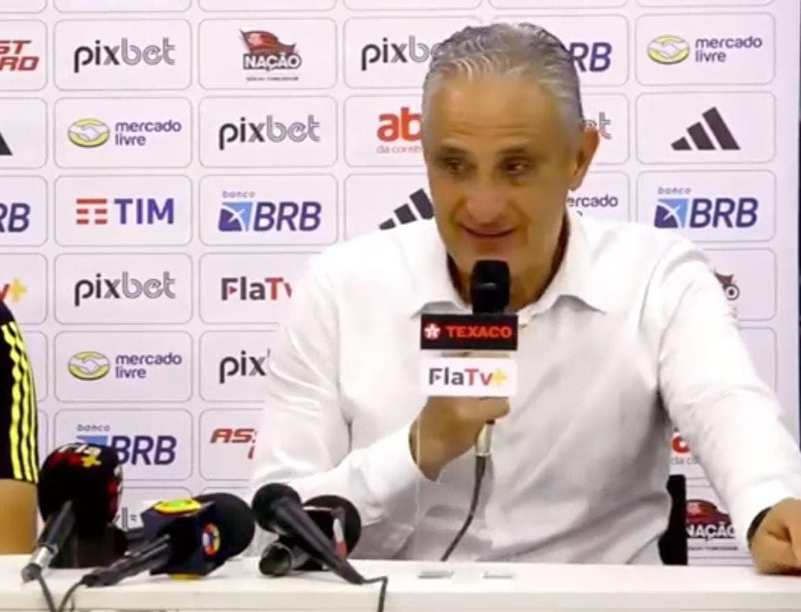 Tite sorri durante entrevista coletiva após Flamengo x Sampaio Corrêa