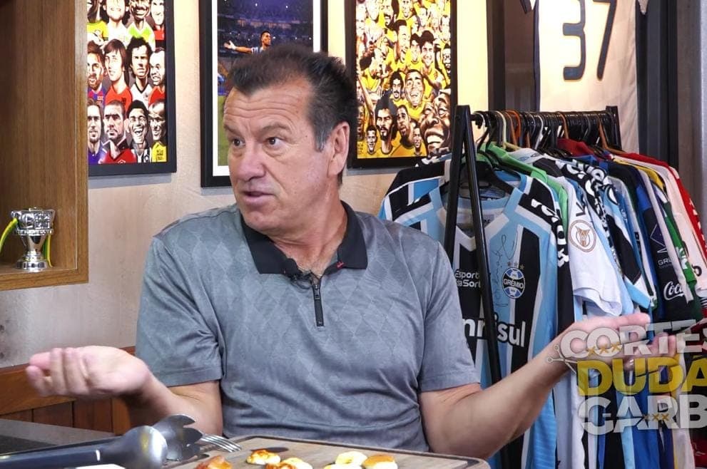 Dunga gesticula e debocha de Tite em entrevista para Duda Garbi