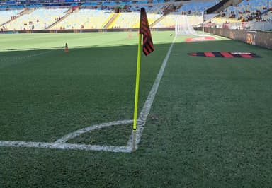 Campo do Maracanã no dia do jogo entre Flamengo e Volta Redonda, pelo Estadual