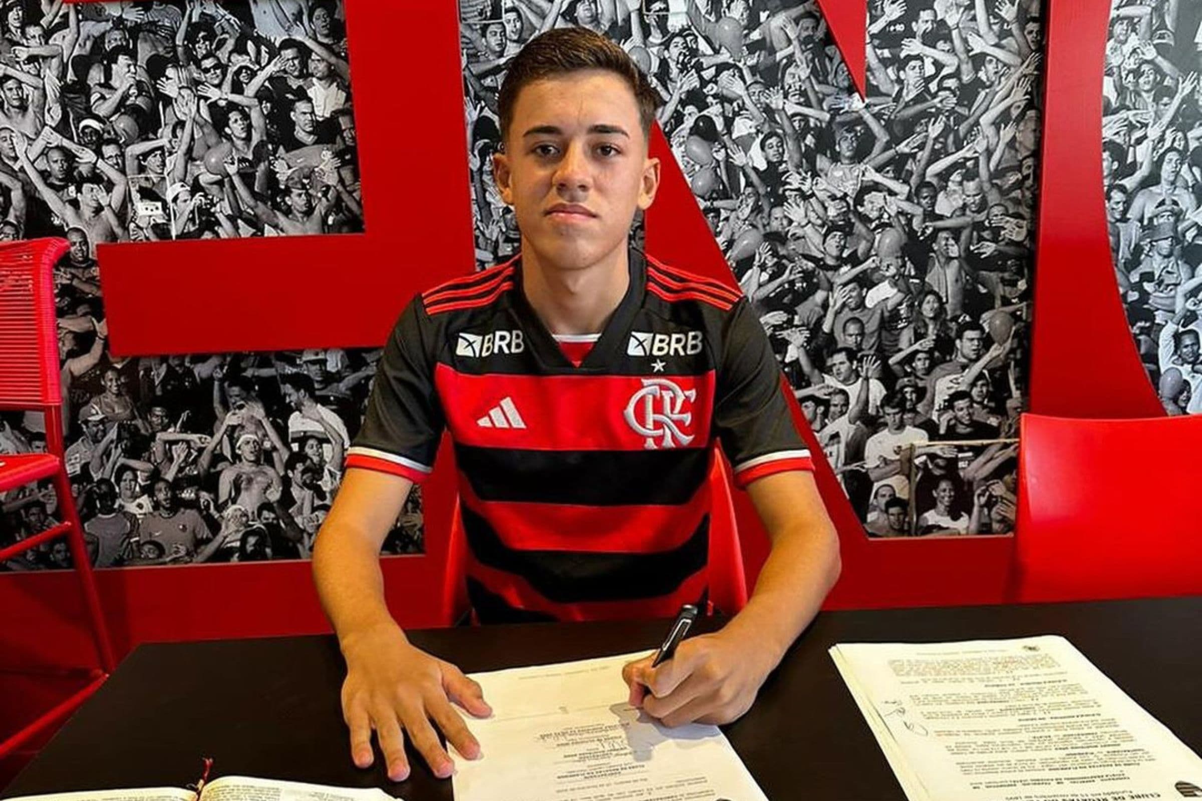 Johnny Goés, promessa do Flamengo, falou sobre começo de trabalho de Filipe Luís no Sub-17