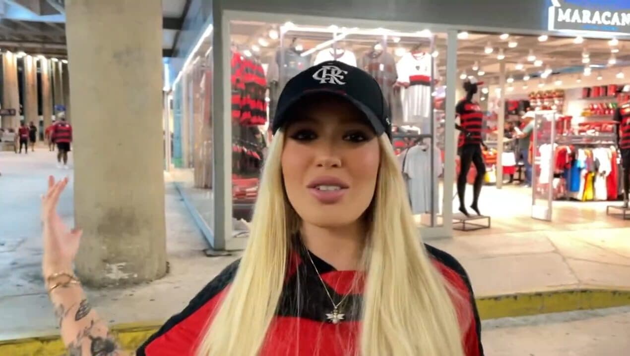 Karoline Lima, namorada de Léo Pereira, em entrevista antes de Flamengo x Botafogo