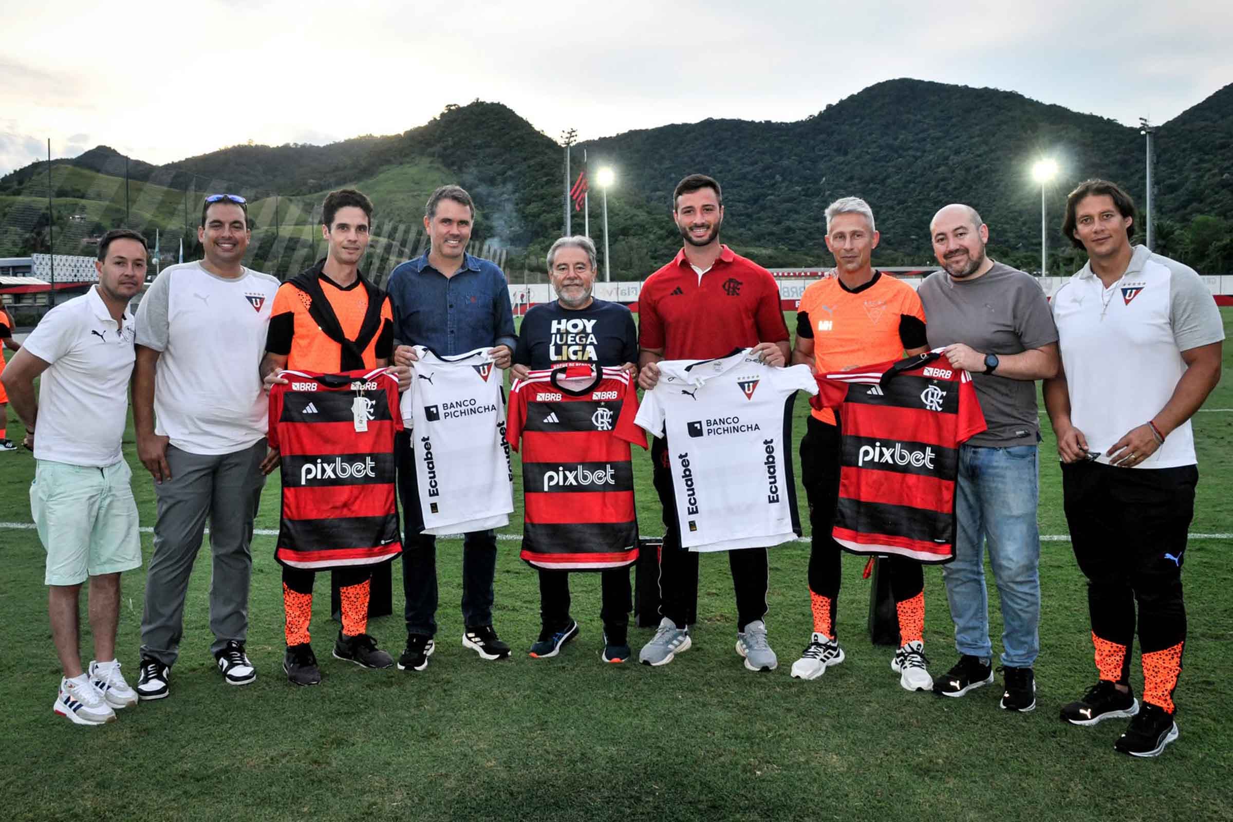LDU treinou no CT do Flamengo antes de encarar Fluminense na Recopa