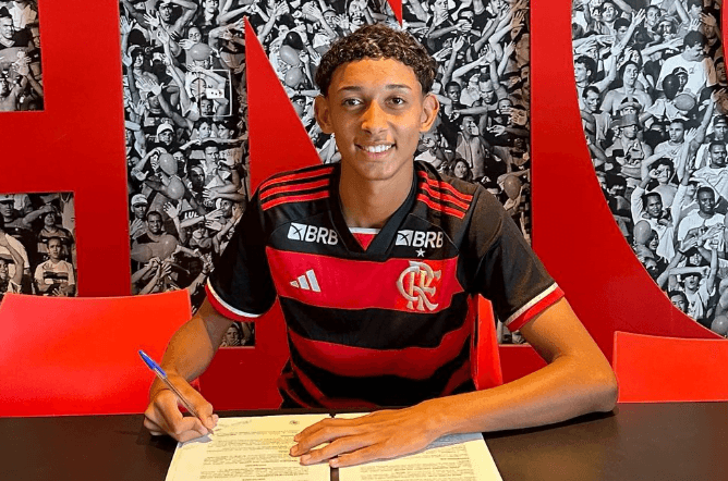 Pedro Fachinetti assina contrato com o Flamengo; defensor vai reforçar equipe de Filipe Luís