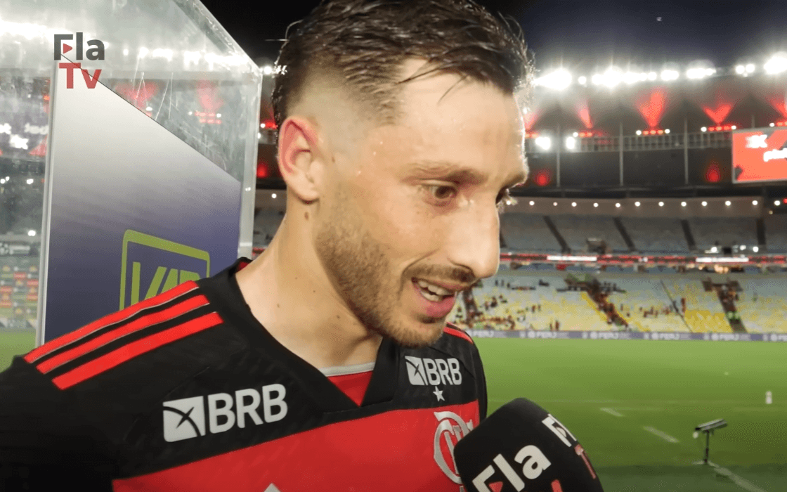 Viña celebra estreia pelo Flamengo em entrevista no Maracanã