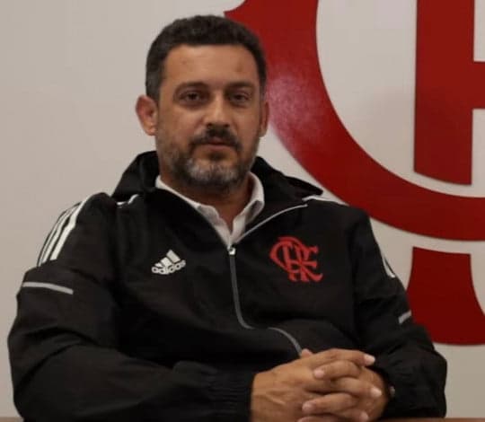 Vitor Zanelli em entrevista à Fla TV; gerente da base falou sobre sucesso de Garotos do Ninho no profissional do Flamengo