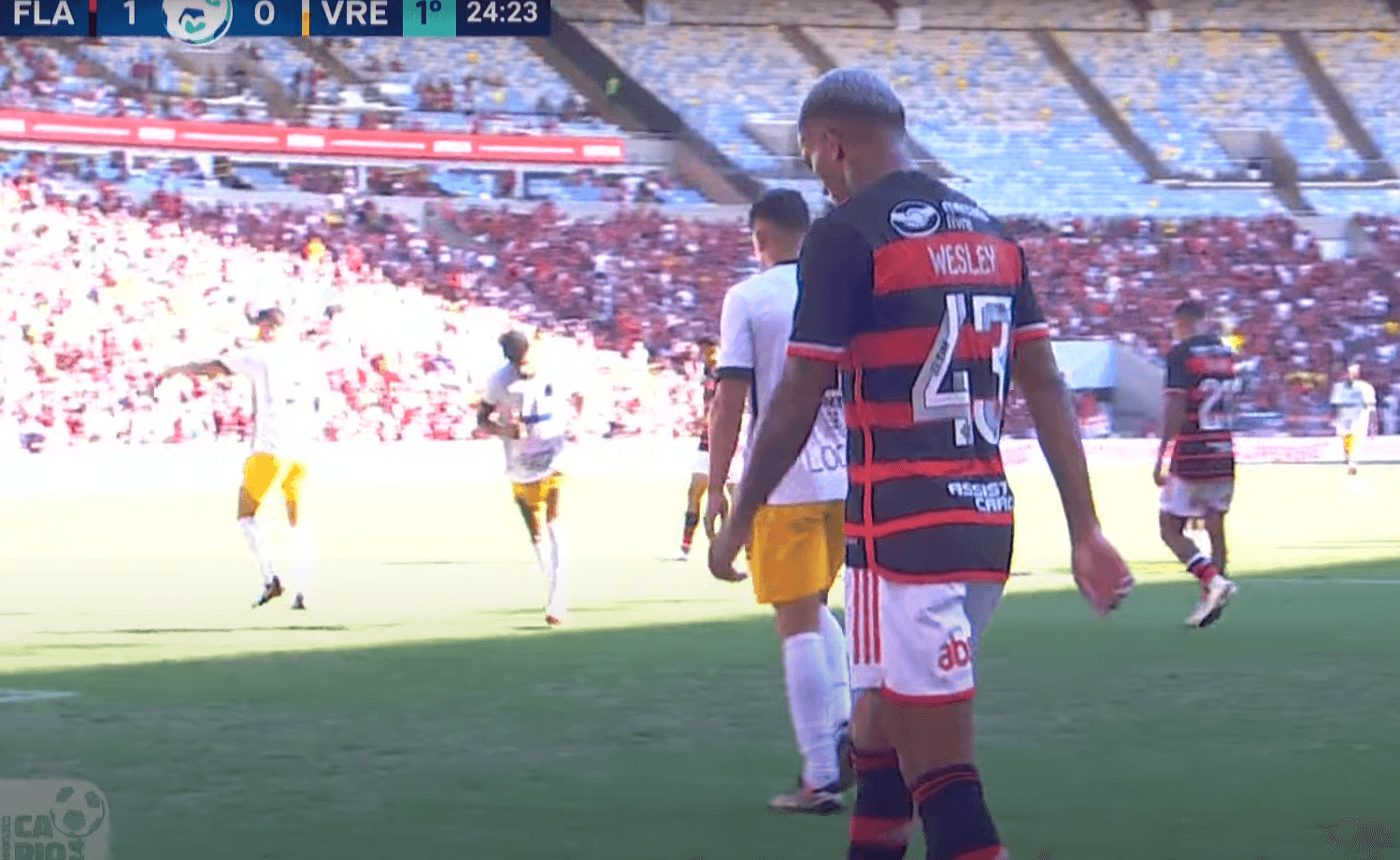 Wesley em ação pelo Flamengo; torcedores criticaram atuação do lateral em partida contra o Volta Redonda