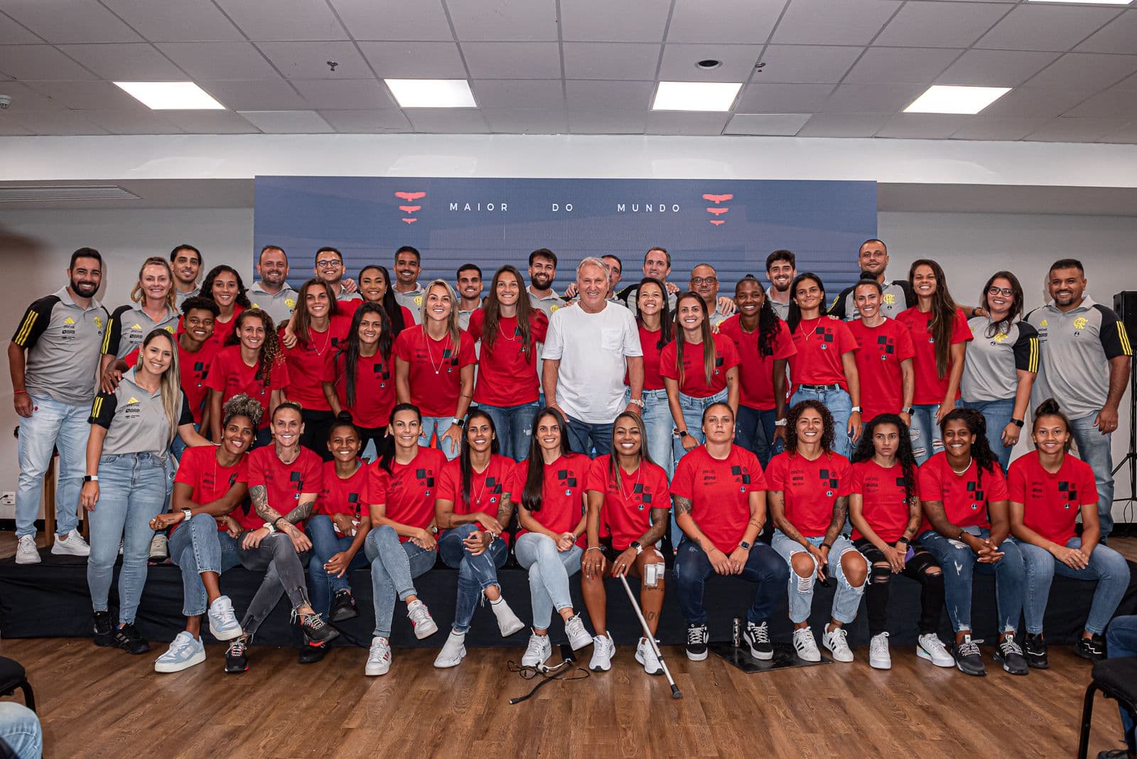 Zico dá palestra a jovens e feminino do Flamengo