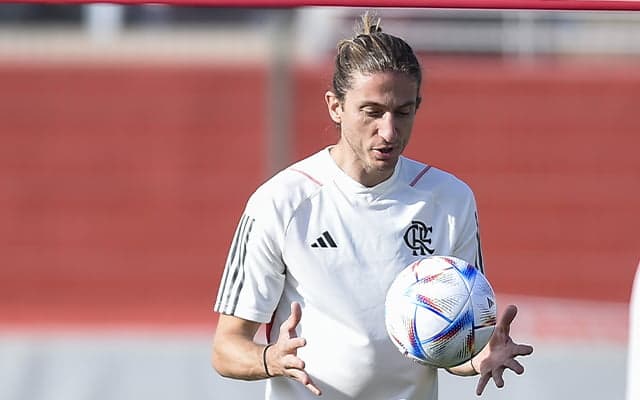 Filipe Luís treinando a base do Flamengo