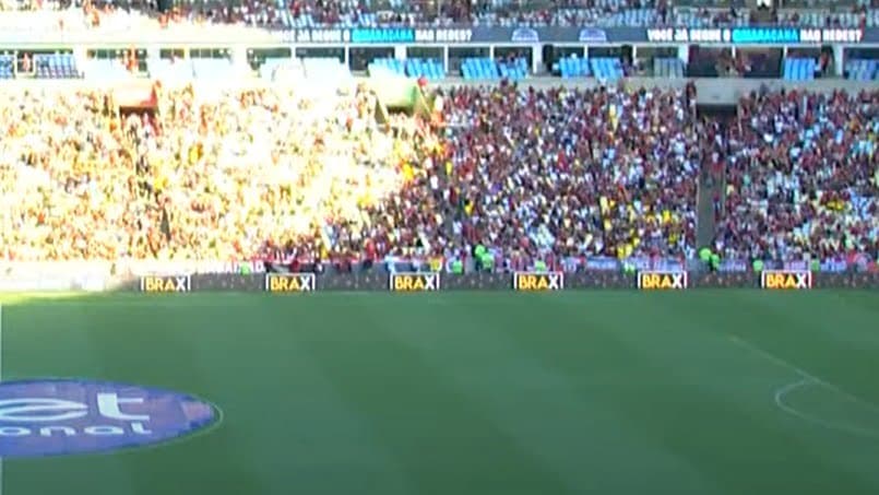 Placas da Brax no Maracanã. Sportspromotion deixou de pagar mais de R$ 15 milhões ao Flamengo, que aposta em pagamento antecipado para receber o que Brax prometeu