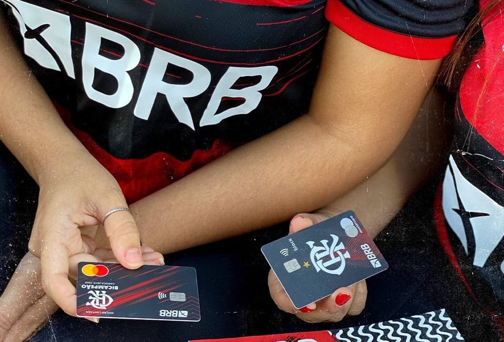 Banco digital em parceria com Flamengo leva BRB a vencer premiação internacional de "melhor inovação em varejo"
